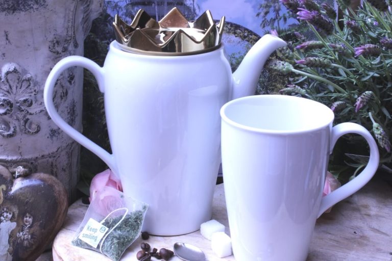 Mea Living Teekanne mit Henkelbecher Krone Gold