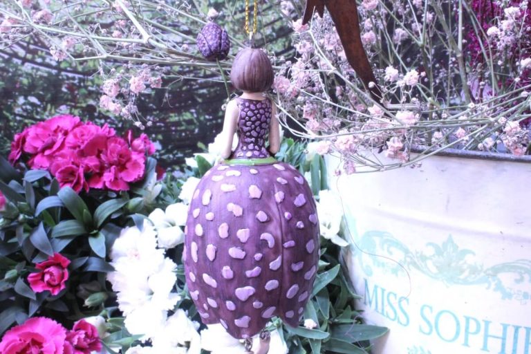 Deko Figur Fee Dekohänger Blumenmädchen Schachblume zum Hängen