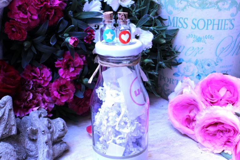 Liebesschwüre Liebespost mit Flaschenpost im Glas