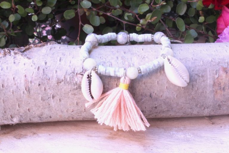 Armband Lichtfarbe Blass Mint mit Troddel
