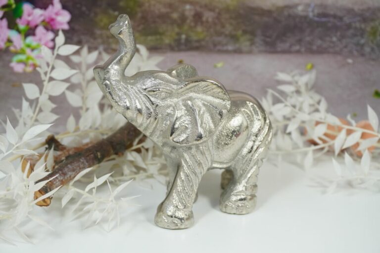 Dekofigur Baby Elefant Skulptur Alu Silberfarben