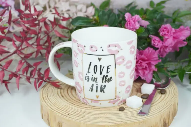Henkelbecher Sprüche Kaffeetasse Love is in the Air