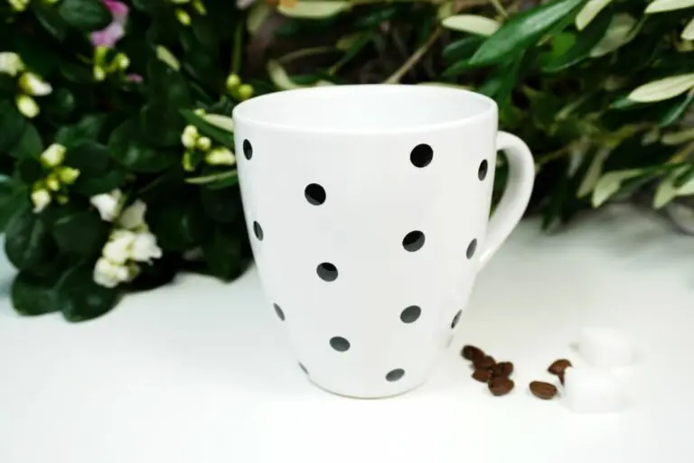 Henkelbecher Sprüche Kaffeetasse Black Pünktchen