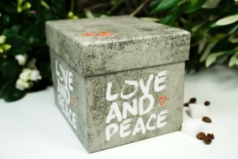 PPD Henkelbecher Love And Peace in Geschenkbox