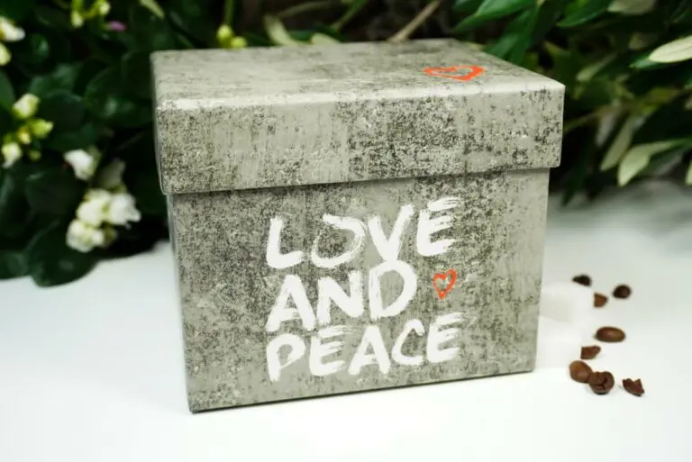 PPD Henkelbecher Love And Peace in Geschenkbox
