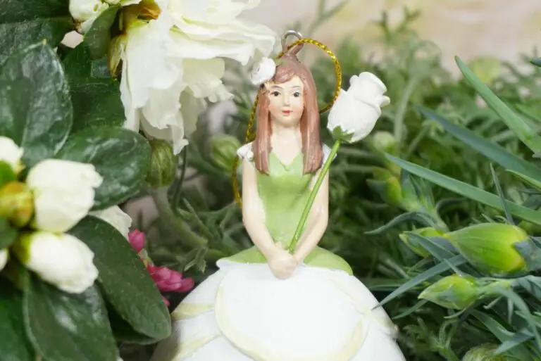 Deko Figur Dekohänger Blumenmädchen White Rose