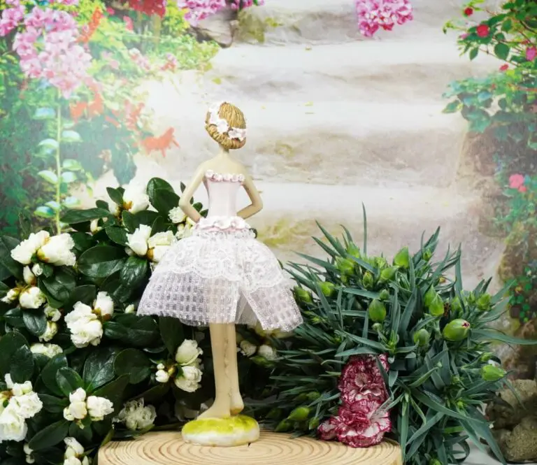 Dekofigur Blütenfee Fee Blumenmädchen Kleine Lady