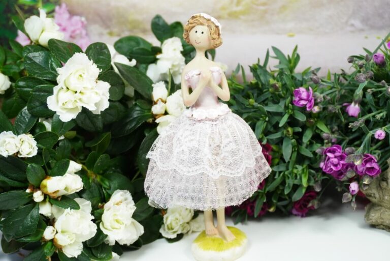 Dekofigur Blütenfee Fee Blumenmädchen Petit Lady