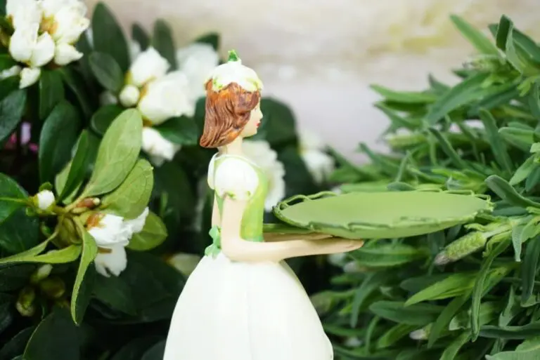 Dekofigur Teelichthalter Blumenmädchen mit Sockel