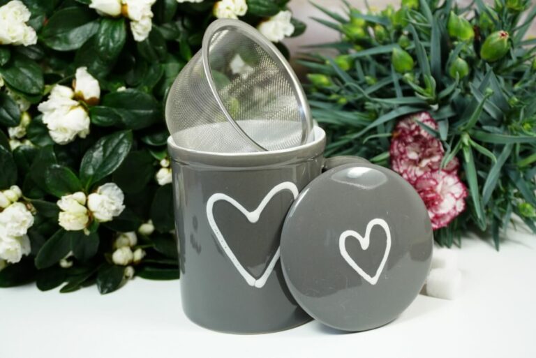 Henkelbecher Teetasse Set mit Deckel & Sieb Grau Herz