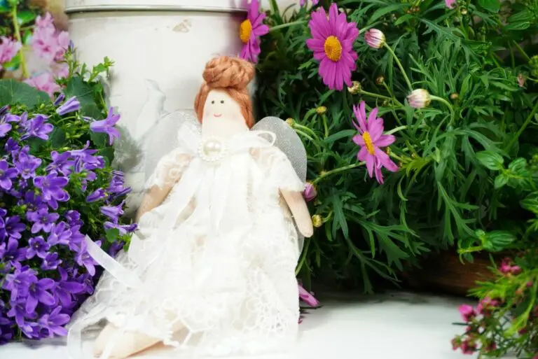Deko Figur Aufhänger Schutzengel Silber Flügel Madame