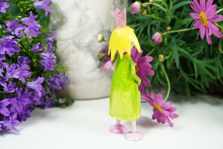 Deko Figur Blechpuppe Prinzessin mit Herz Petit grün