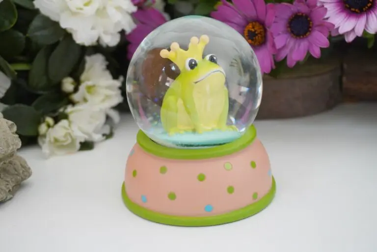 Pape Schneekugel Glimmerkugel Sweet Froschkönig GR