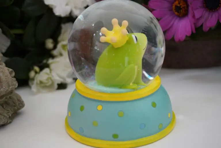 Pape Schneekugel Glimmerkugel Sweet Froschkönig TG
