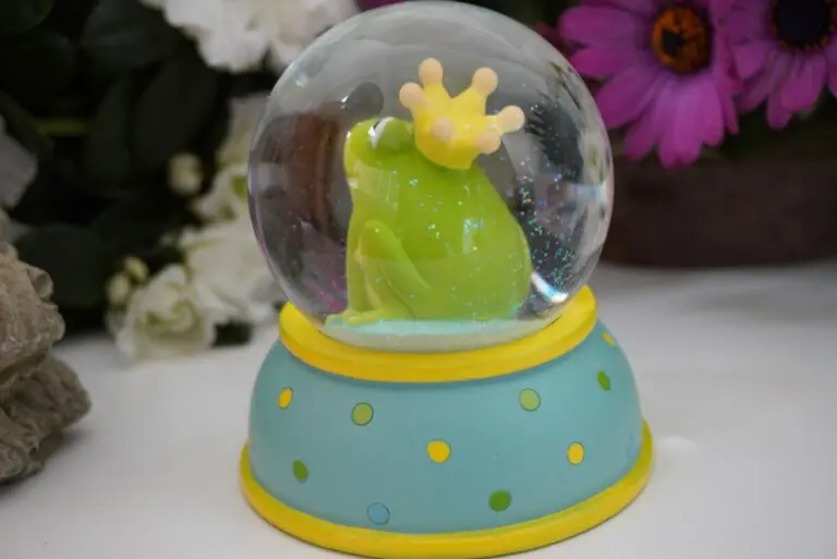 Pape Schneekugel Glimmerkugel Sweet Froschkönig TG