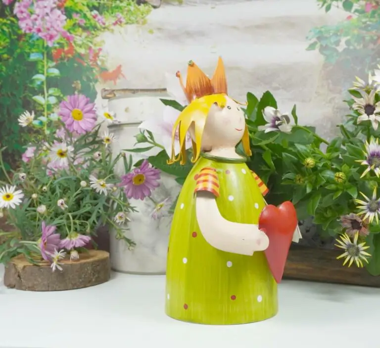 Deko Figur Dekoration Blechpuppe Little König mit Herz
