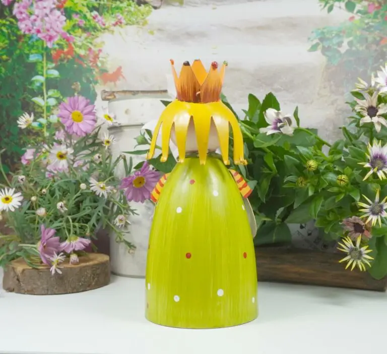 Deko Figur Dekoration Blechpuppe Little König mit Herz