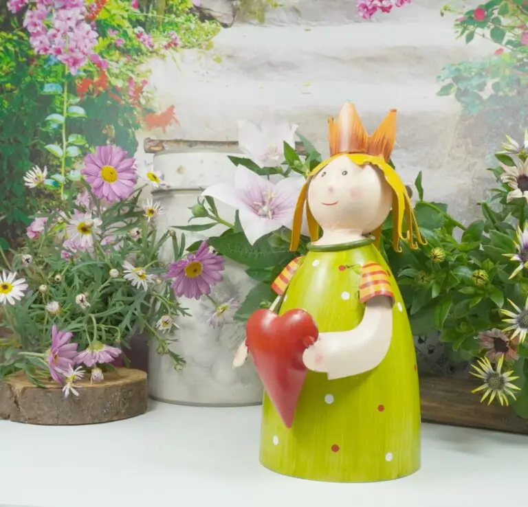 Deko Figur Dekoration Blechpuppe Little König mit Herz