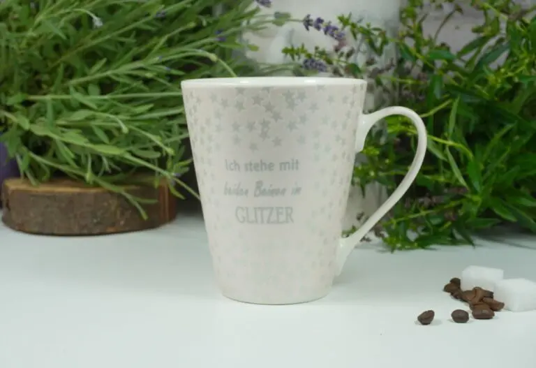 Henkelbecher Ich stehe mit beiden Beinen im Glitzer