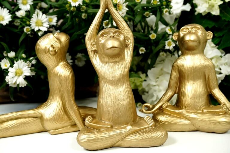 Dekofigur Yogafigur Affe in Yogahaltung Gold