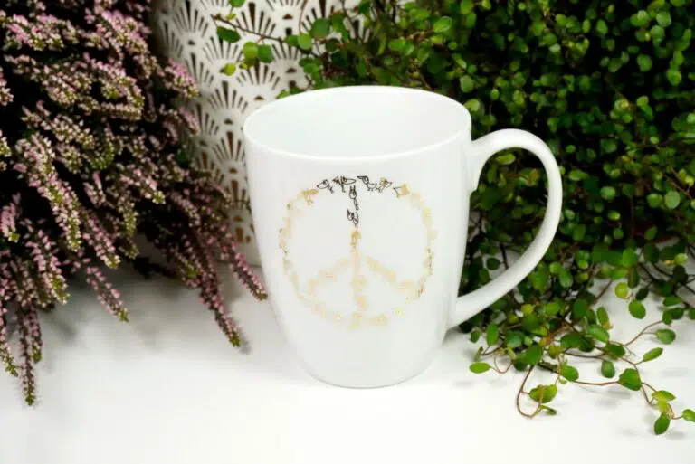 edition Gute Geister Porzellanbecher - Henkelbecher - Sprüche Tasse - Love & Peace