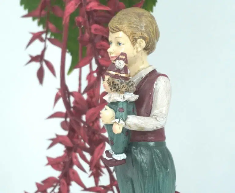 Dekofigur Clayre & Eef Jungen Figur mit Clown Puppe