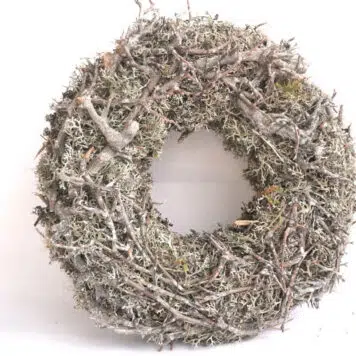 Herbstkranz Mooskranz mit Ästen Grau getrocknet
