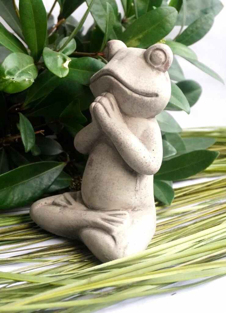 Dekofigur Yogi Frosch Steingrau Sitz Hände zum Gebet