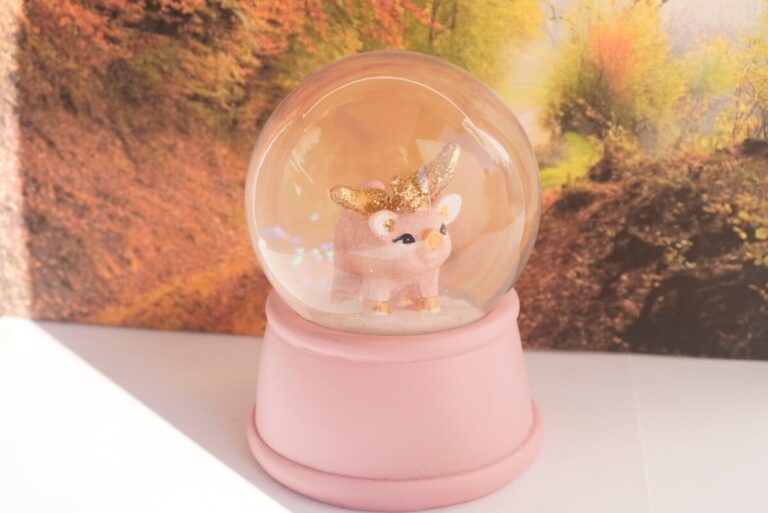 Schneekugel Glimmerkugel Schutzengel Rose