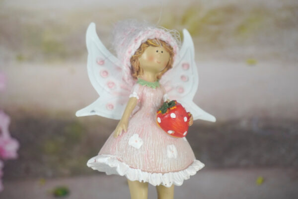 Dekofigur Blumenmädchen Fee Elfe mit Erdbeerchen