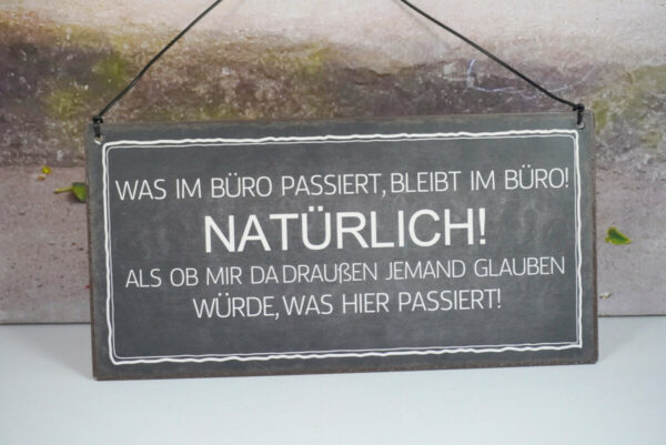 Deko Blechschild Was Im Büro Passiert bleibt Im Büro Nätürlich Als Ob Mir Da Draußen Jemand Glauben Würde Was Hier Passiert.