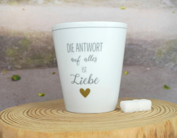 Krasilnikoff Kaffeebecher Mug Die Antwort auf alles ist Liebe