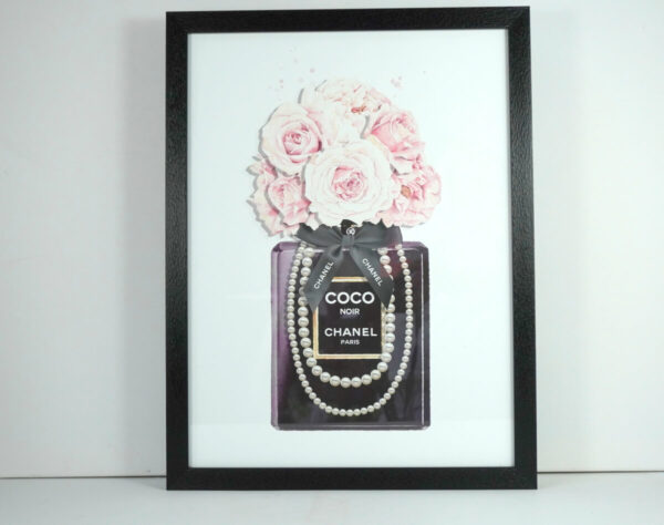 Druck Kunstdruck Coco Noir Chanel Paris Bild im Rahmen Fashion Mode Parfum Rosen und Perlen
