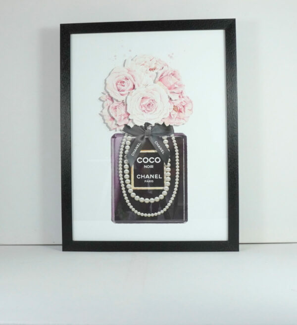 Druck Kunstdruck Coco Noir Chanel Paris Bild im Rahmen Fashion Mode Parfum Rosen und Perlen