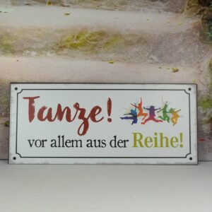 Deko Blechschild Tanze vor allem aus der Reihe