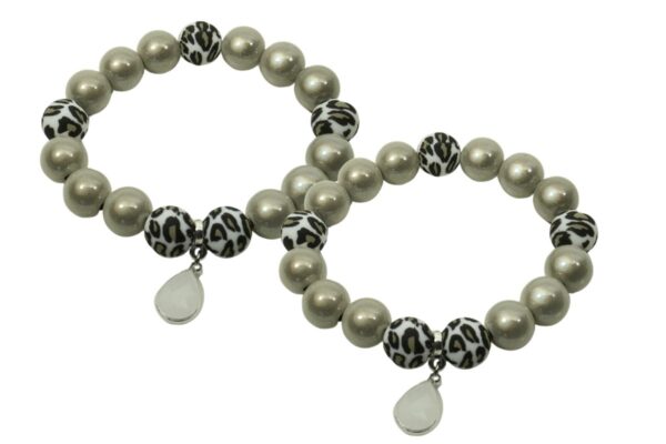 Impala Damen Armband Wonder Leo Graubeige Polymer Perlen 12mm Ø & Anhänger