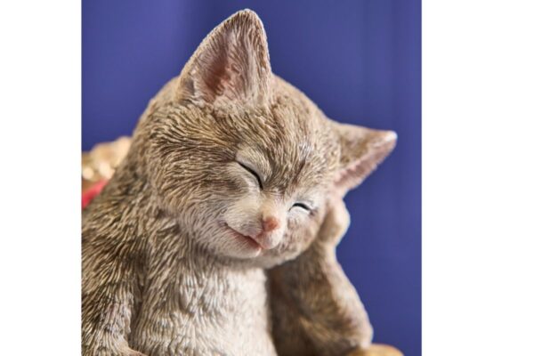 Werner Voß Dizzy Cat Katze auf Sessel Dekofigur